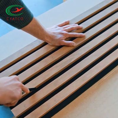 Spessore di legno acustico del pannello 21mm della stecca dell'impiallacciatura fissata al muro