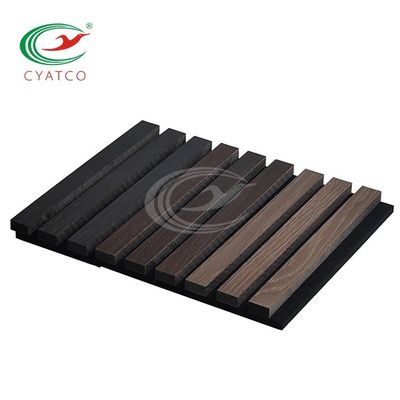 Il legno basso di manutenzione impiallaccia i pannelli di parete acustici per spazio commerciale