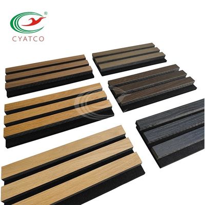 Il legno basso di manutenzione impiallaccia i pannelli di parete acustici per spazio commerciale